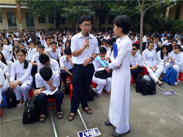 10. HS tra loi cau hoi.jpg
